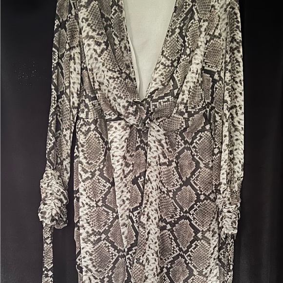 Brand Missguided. Size 22. Mini dress/long top. Snake skin print. Polyester - Picture 9 of 12